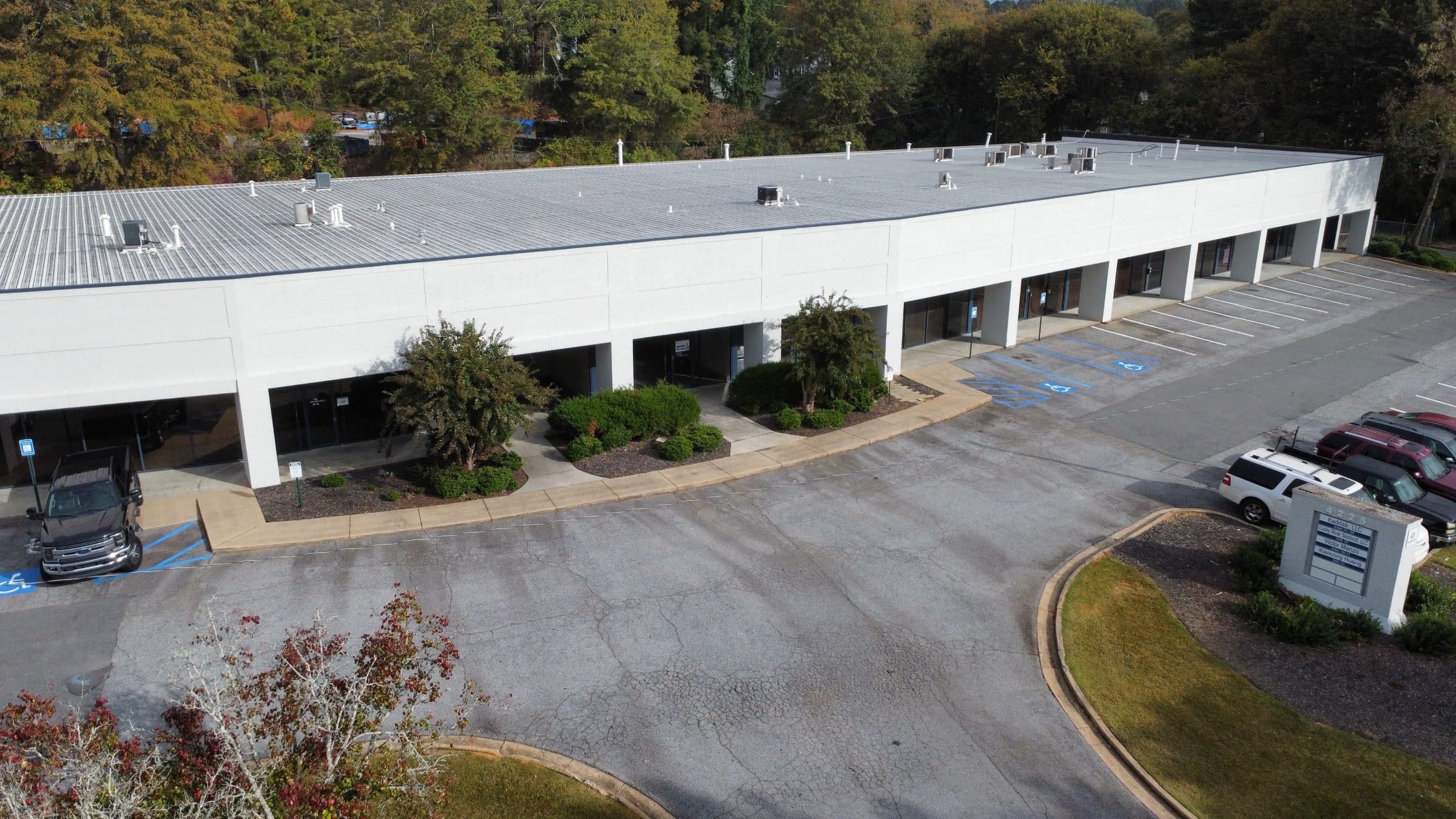 4225 Phil Niekro Pkwy — Suite 108/109